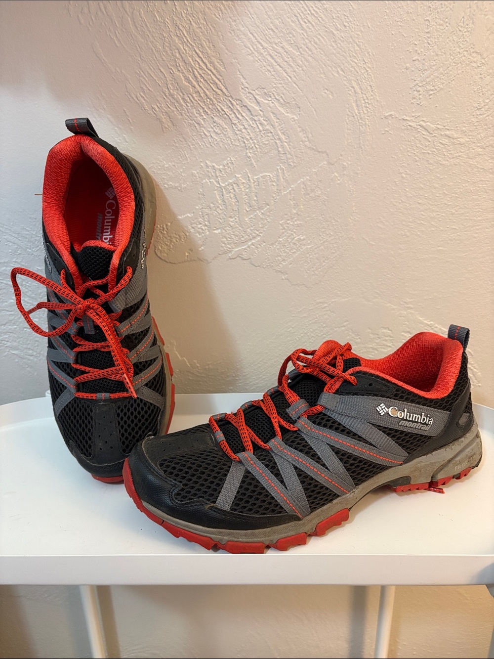 Columbia Men’s Black & Gray Athletic Trail Sneakers with Red Accents